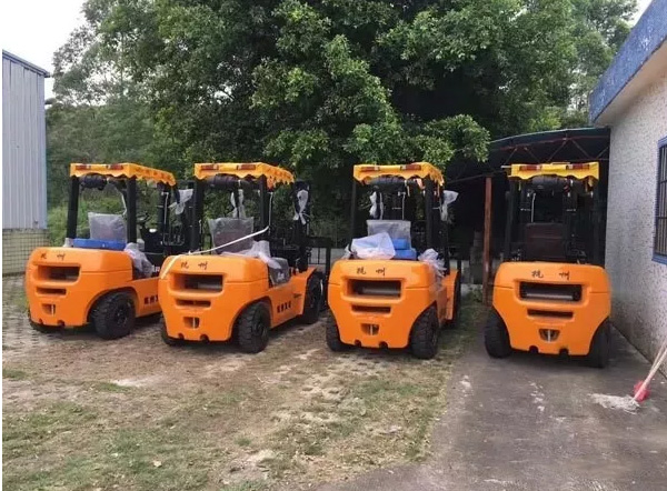 【叉車操作小知識】內燃叉車要怎么換擋？